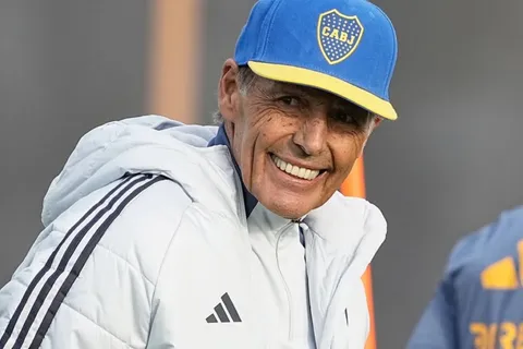 Russo mete mano: le cambiará la posición a Ayrton Costa en Boca