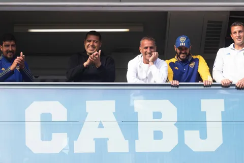 ¿Llega un delantero más? Boca volvió a la carga por Carlos Palacios y Alan Velasco