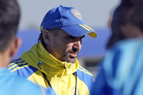 La decisión de Diego Martínez que generó molestias en algunos jugadores de Boca: "Uno se lo dijo en la reunión"