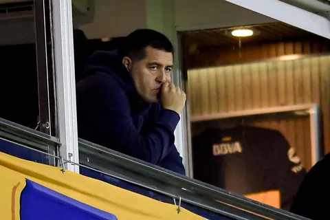 Juan Román Riquelme quiso a Alan Velasco en junio, no llegó a Boca y ahora es más complicado traerlo
