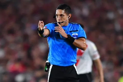 Atento, Boca: el polémico antecedente de árbitro que dirigirá el partido ante Cruzeiro