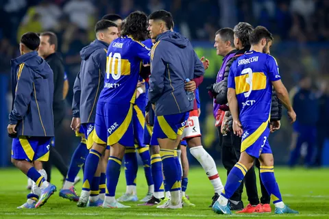 Cavani y Zenón no entrenaron a la par de sus compañeros