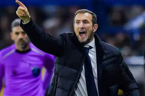 La bronca de Rodolfo Arruabarrena, sacado contra el VAR en Boca vs. Riestra: "Son terribles hijos de..."