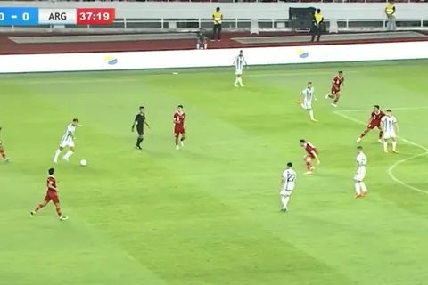 VIDEO | El golazo de Paredes al ángulo contra Indonesia