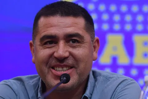 Juan Román Riquelme va por Alan Velasco, el refuerzo que sería un "salto de calidad" para Boca