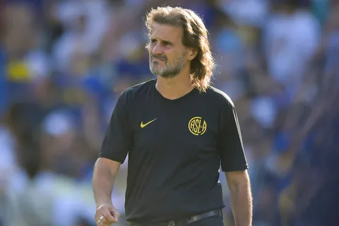Insúa habló sobre el clásico ante Boca y dio su reacción sobre el hecho de que Arruabarrena ponga titulares.