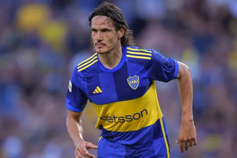 Ya se sabe qué tiene Edinson Cavani y por qué salió ante San Lorenzo