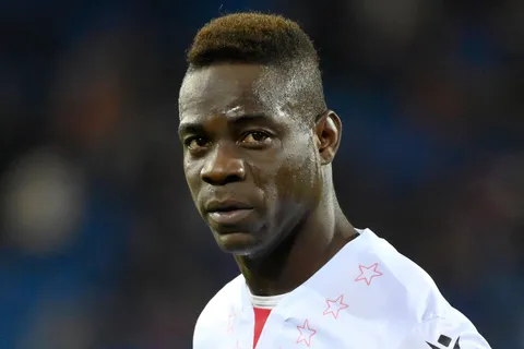 Inesperado: Mario Balotelli, a un paso de sumarse a un rival de Boca en la Copa Sudamericana