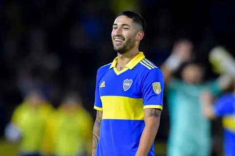 La decisión de Boca ante la primera oferta de Porto por Varela: "No está lejos"