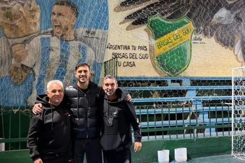Leandro Paredes tuvo un gesto de crack con el hombre que lo descubrió en su primer club de barrio