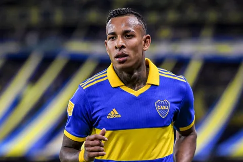 Las 2 publicaciones de Villa sobre su futuro: ¿Boca le hará juicio?