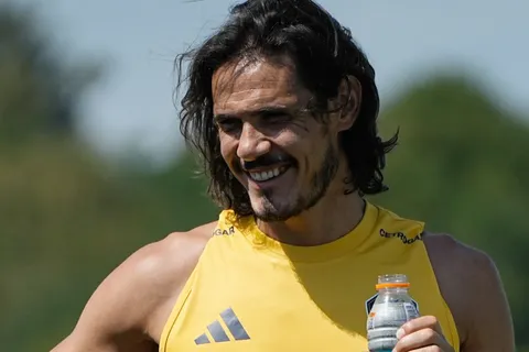 El apoyo de Cavani a uno de los jugadores cuestionados de Boca: "Vamos, viejo"