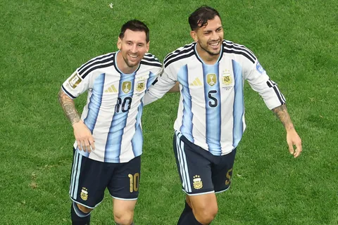 La emotiva despedida de Paredes para Messi tras su retiro de la Selección: "Creía que estaba preparado, pero no"