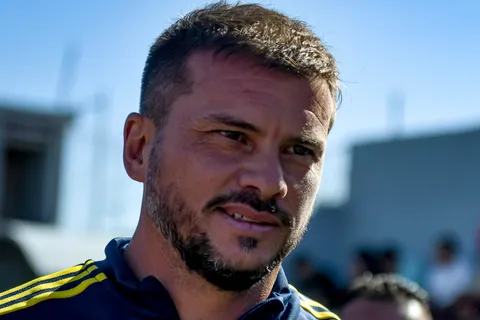 ¿Herrón se queda hasta fin de año en Boca? La nueva decisión de Riquelme que genera dudas sobre el futuro DT