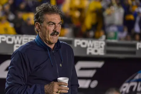 "No jugaron": La Volpe, durísimo con el plantel de Boca que perdió el Apertura 2006