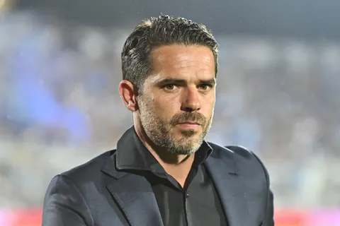 Gago se niega a sacar a Edinson Cavani en Boca: "Aporta mucho al equipo"