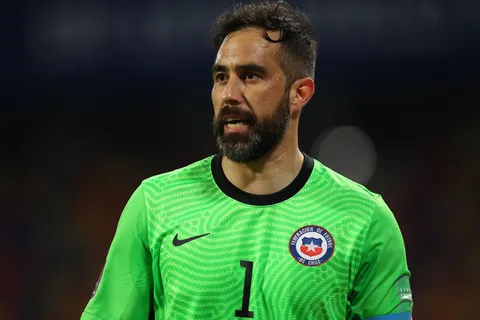 Claudio Bravo reveló que estuvo cerca de jugar en Boca