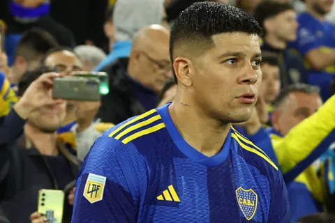 ¿Qué tiene Marcos Rojo? Por qué el capitán de Boca debió salir en el entretiempo y cómo está