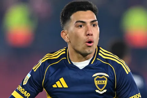 No solo Giménez: Alan Velasco pelea en Boca por meterse en la formación tras la baja de Cavani