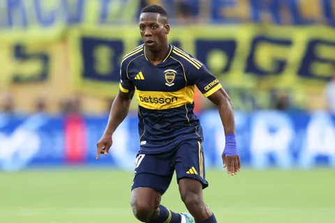 La cláusula que Boca le puso a la rescisión de Advíncula y le pone una obligación al peruano para el 2026