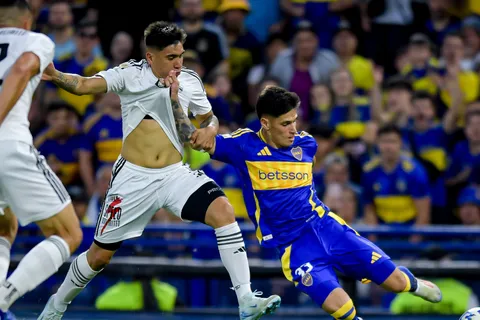 Un jugador de Riestra reveló un curioso diálogo que tuvo con Advíncula en el empate con Boca