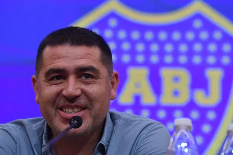 VIRAL | Inesperado: Riquelme hizo cantar a Juan Simón tras la victoria de Boca ante River