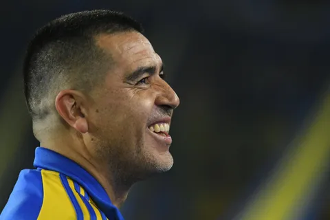 El presidente de Colo Colo reveló su charla con Juan Román Riquelme: "Estaba contento"