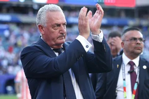 El descargo de Alfaro tras la eliminación de Paraguay: “Terminaron haciendo tiempo”