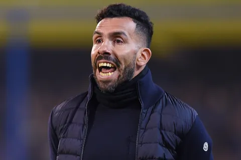 ¿Vuelve a dirigir? Carlos Tevez está en la mira de un gigante sudamericano para ser el nuevo DT