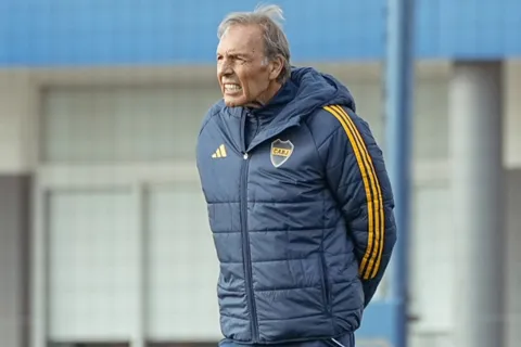 Los dos equipos que armó Russo en la práctica de fútbol de Boca pensando en Banfield