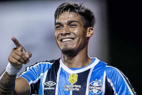 Mientras Boca tiene a sus cuatro nueves lesionados, quién es Matías Arezo, el delantero que fue ofrecido