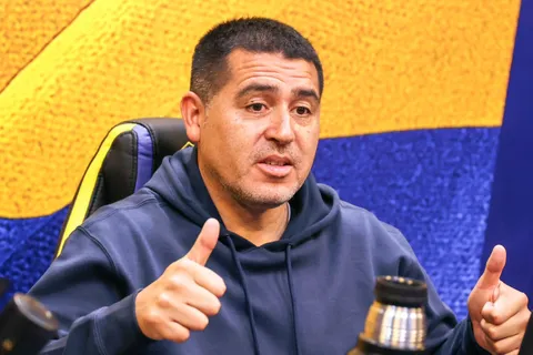 Como hizo con Edinson Cavani: la estrategia de Juan Román Riquelme para convencer a Nahitan Nández a Boca