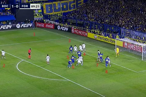 Distracción total: los 3 errores cruciales de Boca que derivaron en el gol de Fortaleza