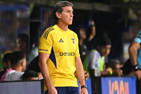 Úbeda no los cuenta: Cavani y Palacios siguen lesionados en Boca y todavía no volverán