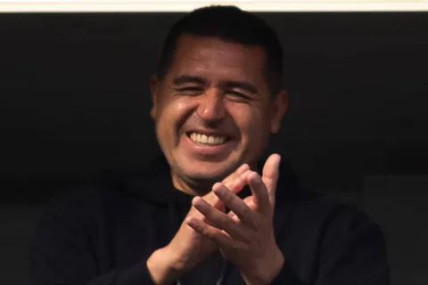 ¿El primer refuerzo para Russo? Riquelme se contactó con Aníbal Moreno