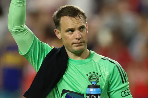 Manuel Neuer se puso la camiseta de Boca tras el partido ante Bayern