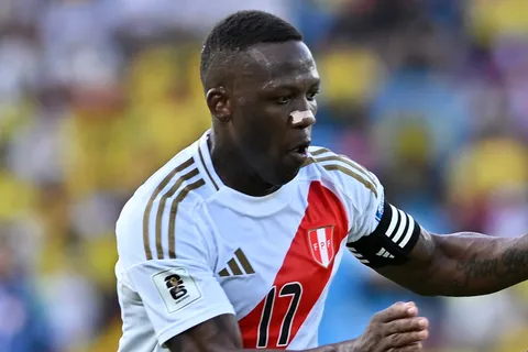Duro golpe: la pésima noticia que recibió Advíncula a días del Mundial de Clubes
