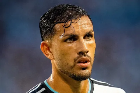 Paredes prometió un regalo al primer hincha que se tatúe su quite ante Egipto