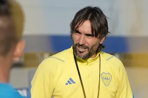 La primera decisión de Diego Martínez en la pretemporada ante la búsqueda de un lateral