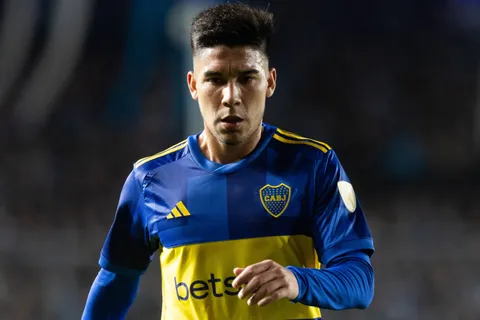 Los hinchas de Boca apuntaron en las redes contra Pol Fernández tras la derrota con Estudiantes