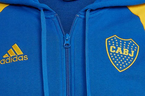 Otra más: Adidas sacó a la venta una nueva campera de salida de Boca