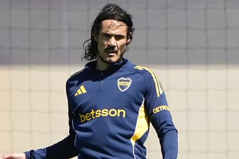 ¿Edinson Cavani juega contra Belgrano? La novedad en la práctica de Boca que deja claro el panorama