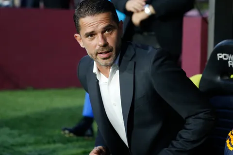 ¿La solución menos pensada? Gago podría apostar por Milton Delgado para acomodar el mediocampo de Boca