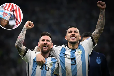 Gracias a Paredes, un exBoca tiene su cinta de capitán firmada por Messi