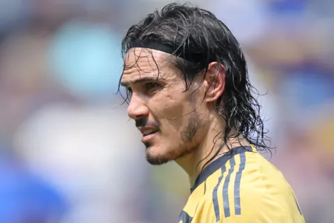 El representante de Cavani y una pista sobre el futuro del delantero de Boca: "Si Riquelme le pide..."