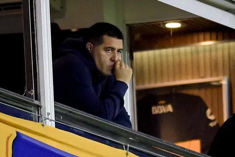 Rolando Schiavi le reclamó a Juan Román Riquelme la falta de refuerzos en Boca: "Es una locura, armá el equipo ahora"