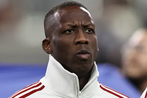 La firme decisión del DT de Perú con Luis Advíncula para la "final" contra Venezuela