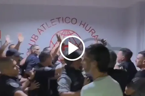 Escándalo en el final de Boca-Huracán: gritos y empujones entre los dirigentes del Globo y el árbitro