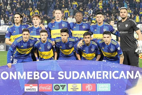 Advíncula y Cavani, en el equipo de la semana de Copa Sudamericana 2024