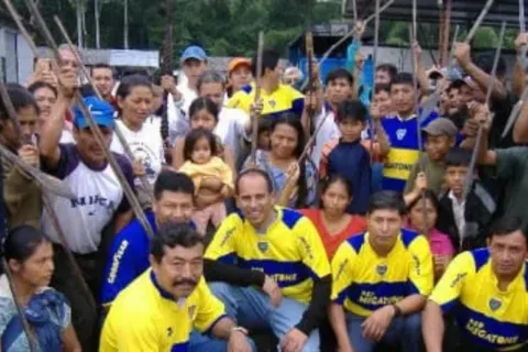 El dirigente que salvó su vida de una peligrosa tribu gracias a Boca: "Me reclamaban su camiseta"